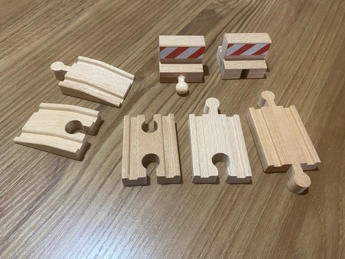 Brio train track - train, adapters
